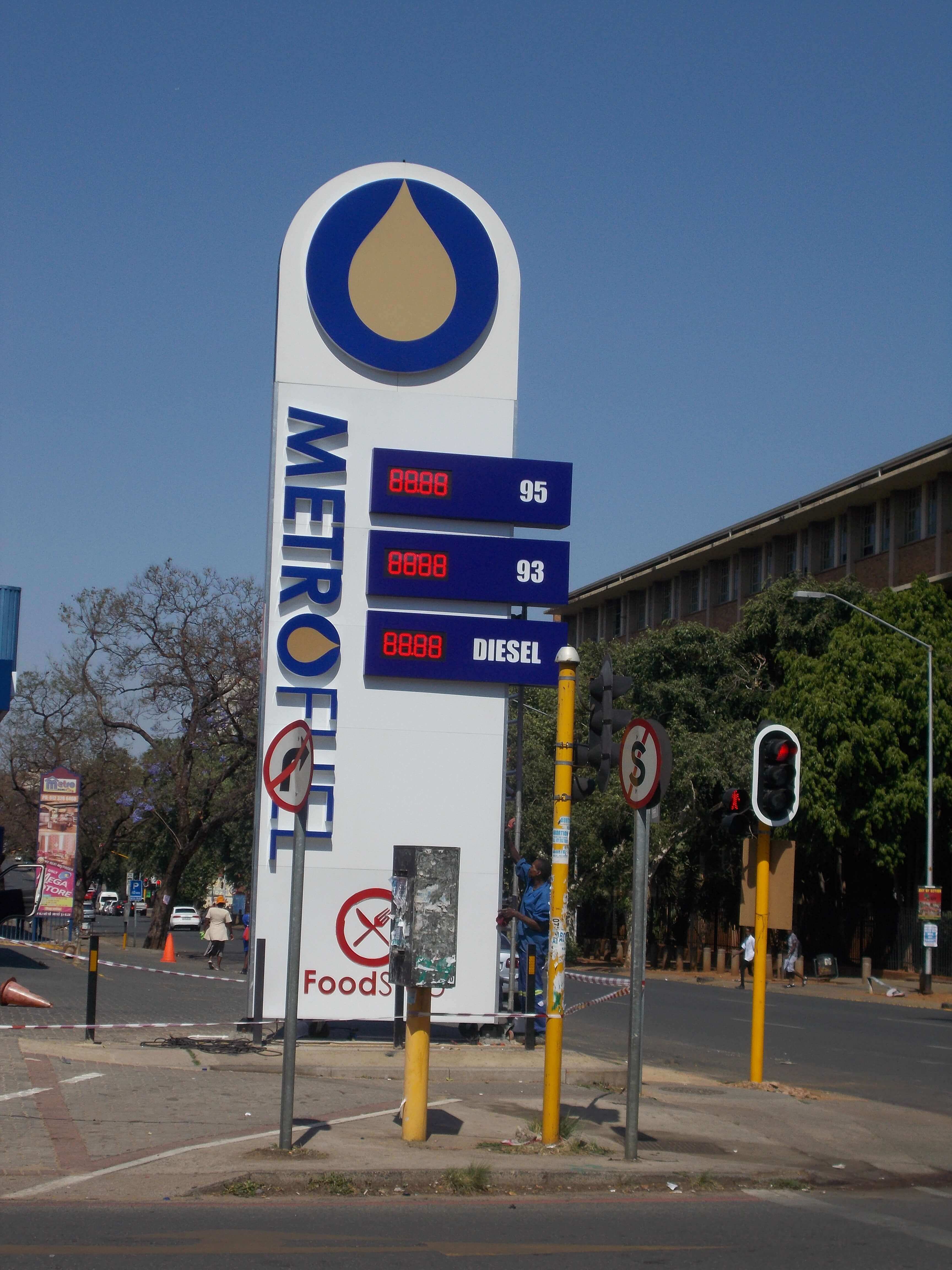 Pylon Signage for MetroFuel